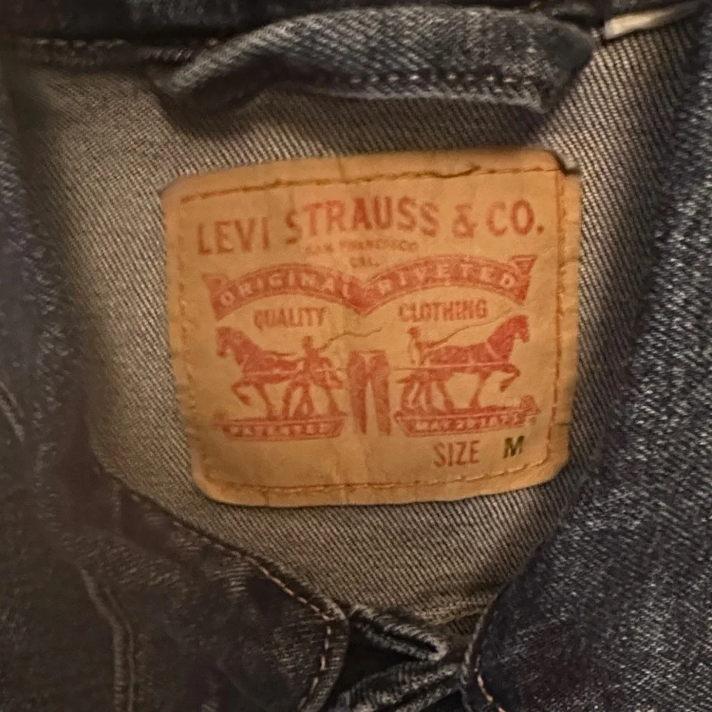 Levi's Dark Indigo Denim Jacket - Picture 2 of 15